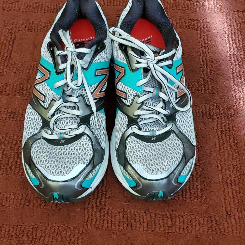 New Balance - Picture 2 of 4